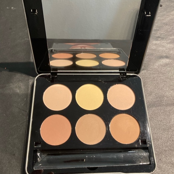 Makeover essentials bundle - Picture 4 of 14